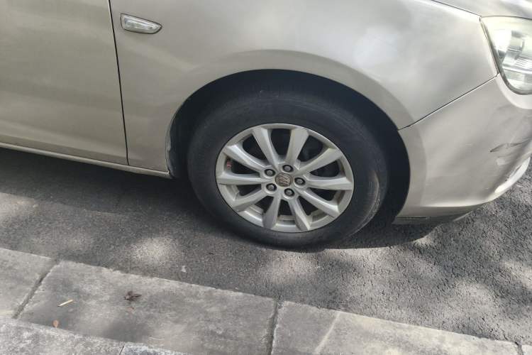 Used Buick GT 2012 GT 1.6L Automatic Fashion Edition Right Front Wheel Hub