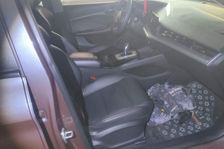 Used MG 5 2021 Revised 300TGI DCT Qingshè Luxurious Enjoyment Edition
