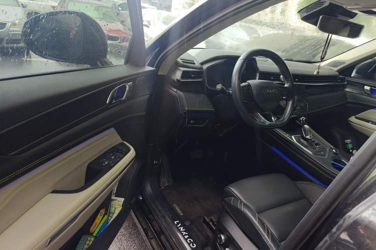 Used Lynk & Co 05 2022 2.0T Two-Wheel Drive Shine Halo Driver Seat