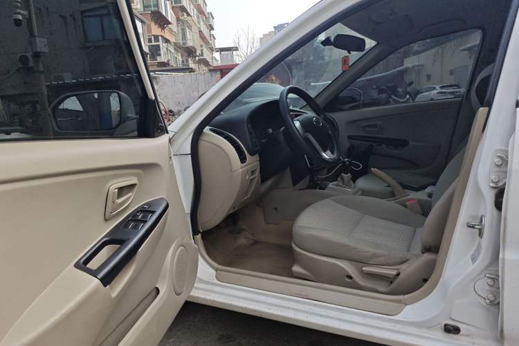 Used Soueast V3 Lingyue 2015 1.5L Manual Happiness Edition Driver Seat