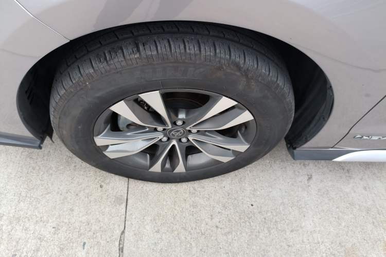 Used Toyota Granvia 2024 2.5L Hybrid Luxury Edition