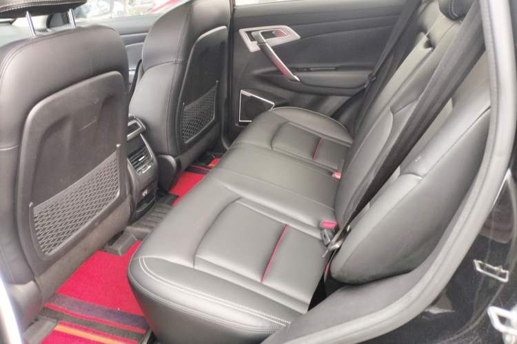 Used Geely Auto Emgrand X7 Sport 2018 1.8TD Automatic Two-Wheel Drive Smart Connect 4G Internet Edition Left Rear Seat