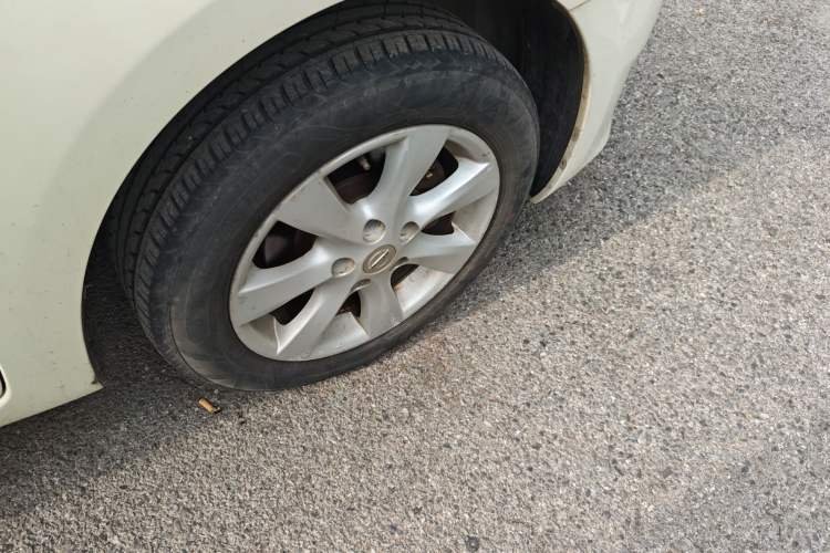 Used Nissan Tiida 2011 1.6L CVT Smart Version Right Front Wheel Hub