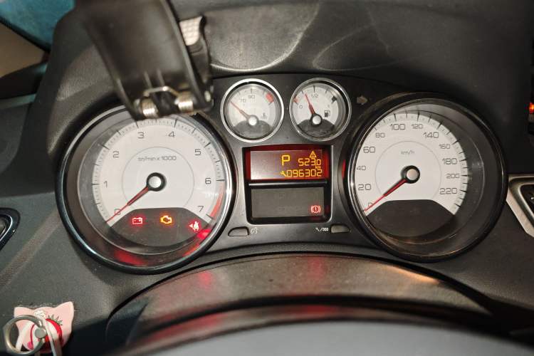 Used Peugeot 308 2014 Enjoyment Edition Classic 1.6L Automatic Fashion Model Odometer Close Up