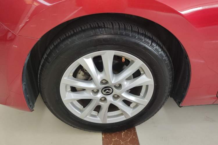 Used Mazda 3 Axela 2016 Sedan 1.5L Automatic Luxury Model Exterior 4