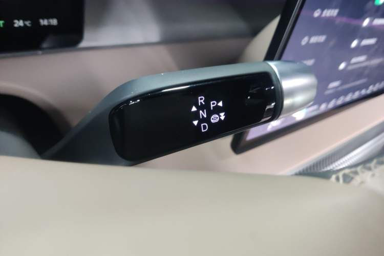 Used XPeng X9 2025 740 Ultra-Long Range Max
