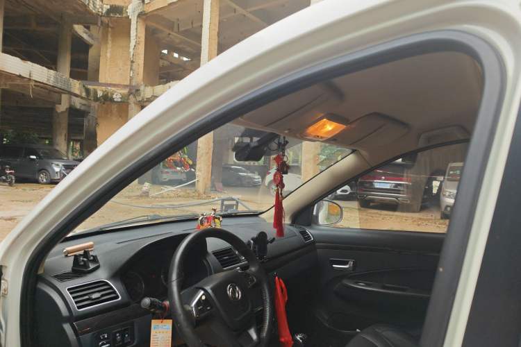 Used Dongfeng Fengon 370 2016 1.5L Manual Luxury 7-Seater Headliner