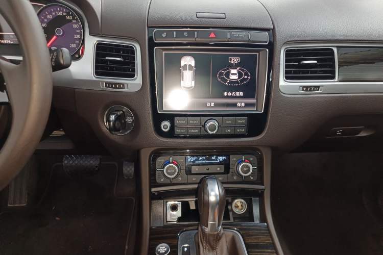 Used Volkswagen Touareg 2016 3.0 TSI High-End Version Audio And AC Panel