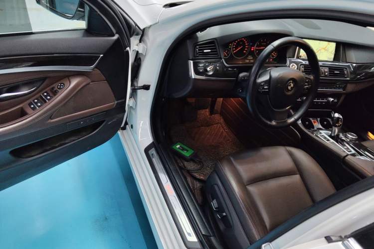 Used BMW 5 Series 2014 525Li Luxury Design Package Driver Seat