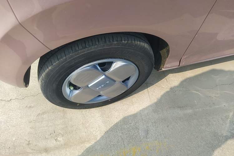 Used Geely Galaxy Panda 2023 Panda Mini 200km Endurance Bear Left Front Wheel Hub