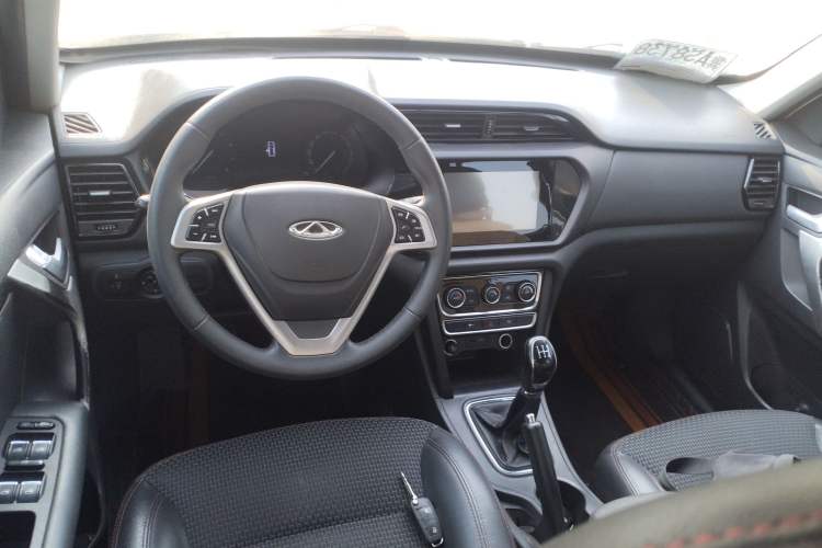 Used Chery Tiggo 3 2016 1.6L Manual ZhiShang Edition Center Console