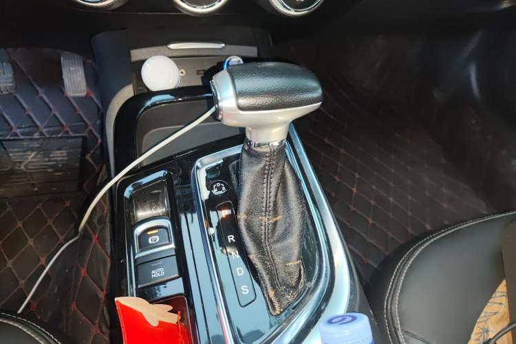 Used GAC Trumpchi GA6 2016 235T DCT Elite Edition Gear Lever