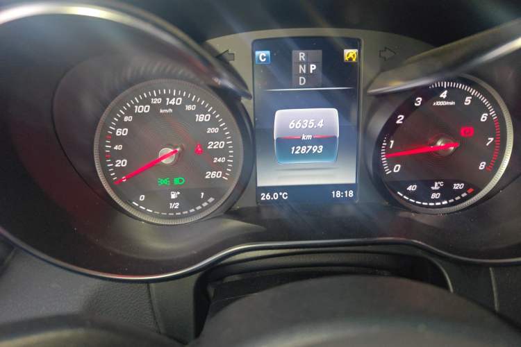 Used Mercedes-Benz GLC 2017 GLC 260 4MATIC Luxury Model Odometer Close Up