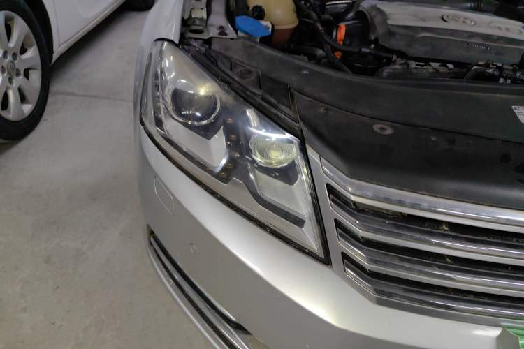 Used Volkswagen Magotan 2012 Revised 1.8TSI Luxury Version Right Front Headlight