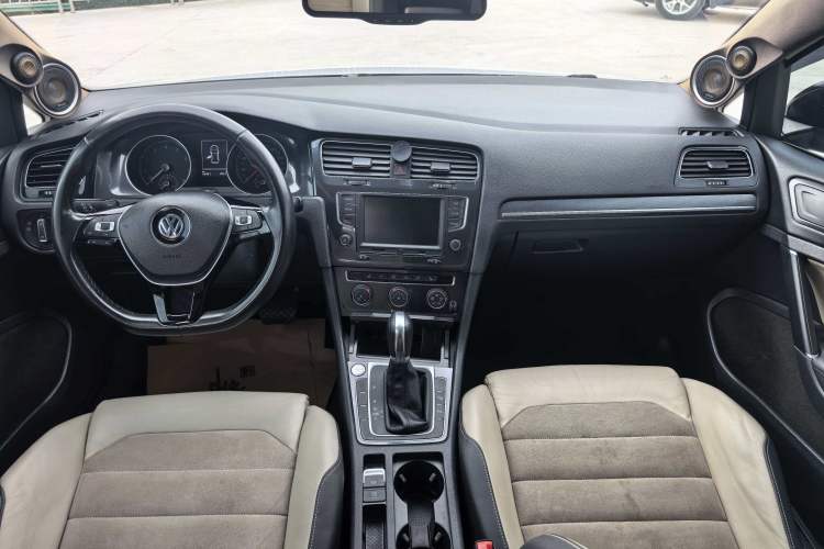 Used Volkswagen Golf 2017 230TSI Automatic Luxury Million-Vehicle Commemorative Edition