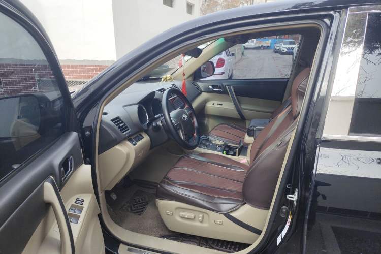 Used Toyota Highlander 2011 2.7L Two-Wheel Drive 7-Seater Luxury Edition Driver Seat