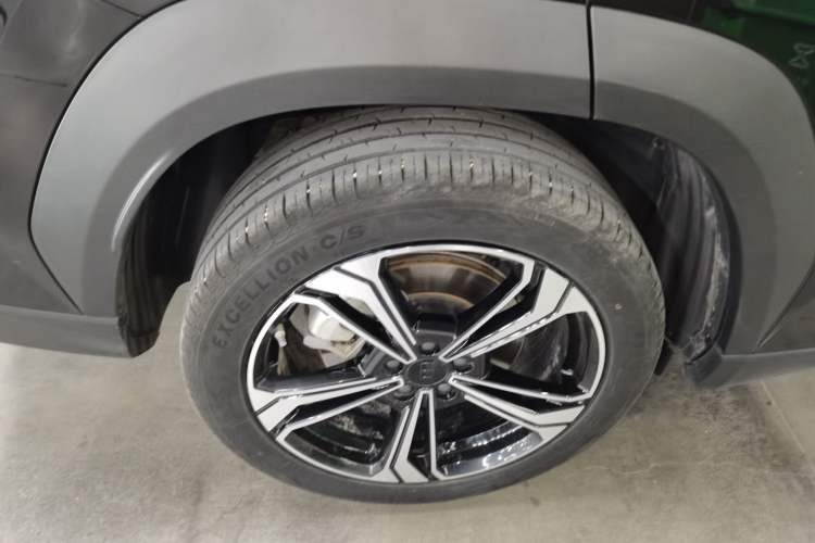 Used Geely Galaxy L7 2023 1.5T 115 km Starship Right Rear Wheel Hub