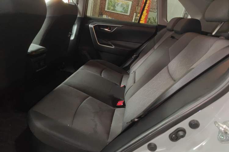 Used Toyota RAV4 2020 Dual-Engine 2.5L E-CVT Two-Wheel Drive Elite Edition Left Rear Seat