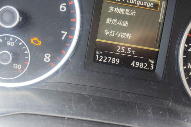 Used Volkswagen Tiguan 2013 1.8TSI Automatic Two-Wheel Drive Luxury Model Odometer Close Up