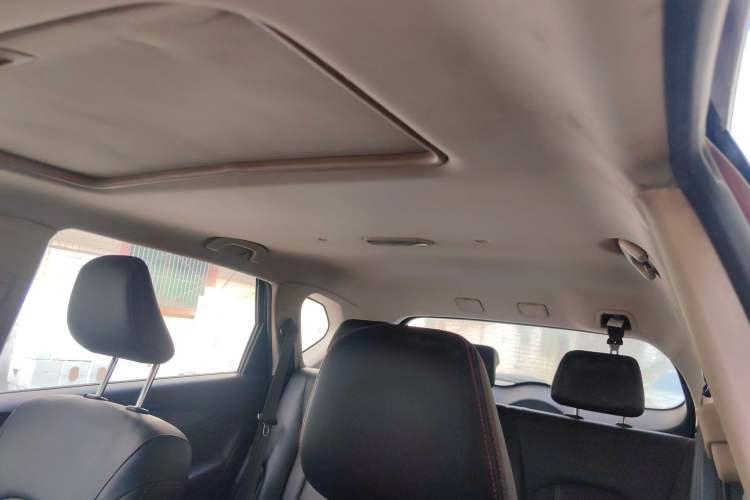 Used Baojun 560 2015 1.8L manual luxury version
