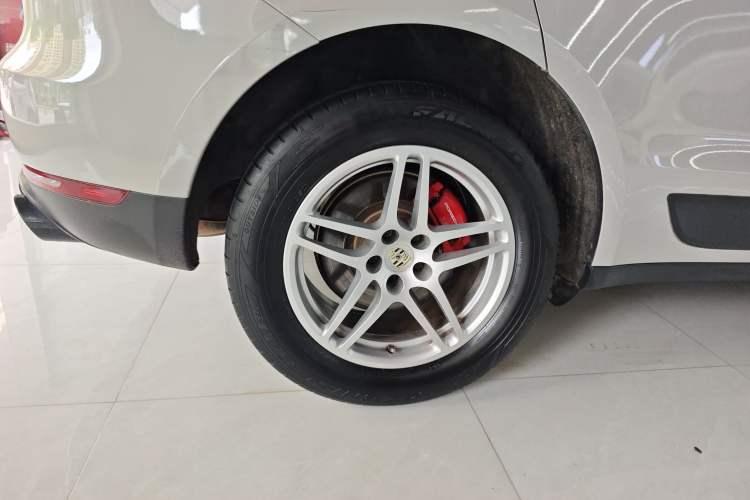 Used Porsche Macan 2021 Macan 2.0T Right Rear Wheel Hub