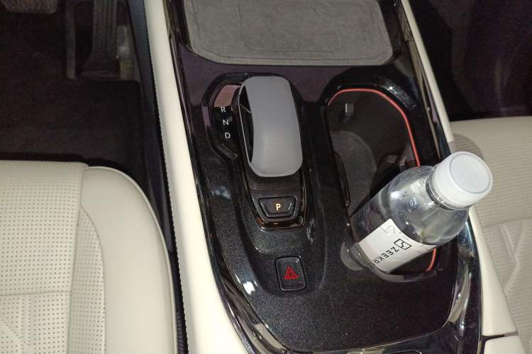 Used Zeekr 009 2024 Six-Seat Executive Version 4WD 108 kWh Gear Lever