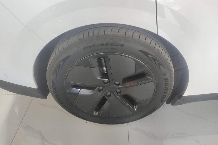 Used Li Auto i6 2025 Model Two-Wheel-Drive Standard Type
