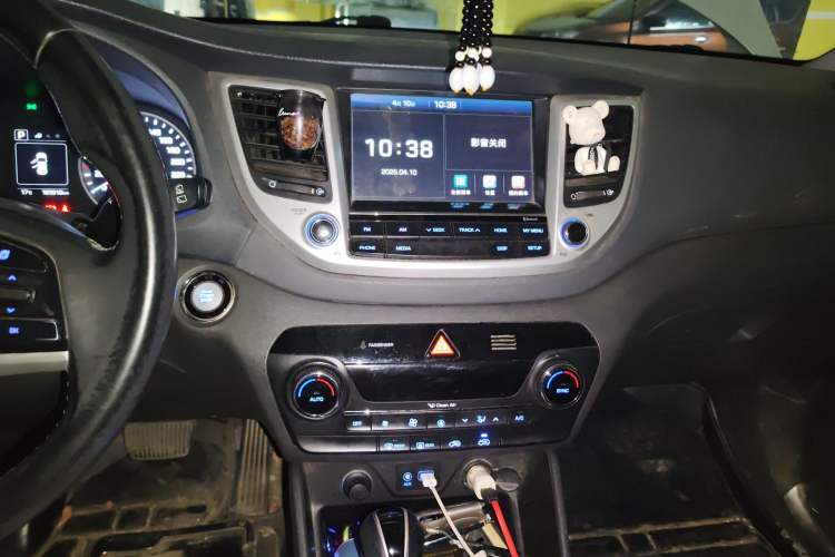 Used Hyundai Tucson 2015 1.6T Dual-Clutch Two-Wheel-Drive Smart Model Audio And AC Panel