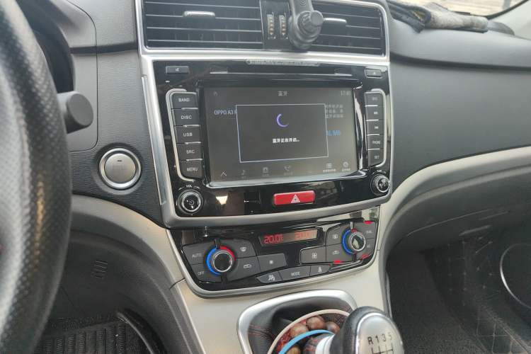 Used Haval M6 2018 1.5T Manual Two-Wheel Drive Elite Model Audio And AC Panel