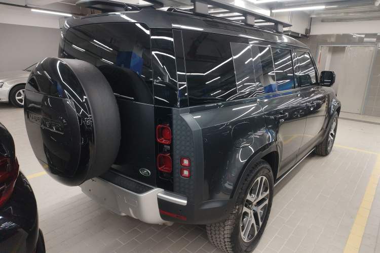 Used Land Rover Defender 2025 110 3.0T P400 Dark Edition Rear Right 45 Deg