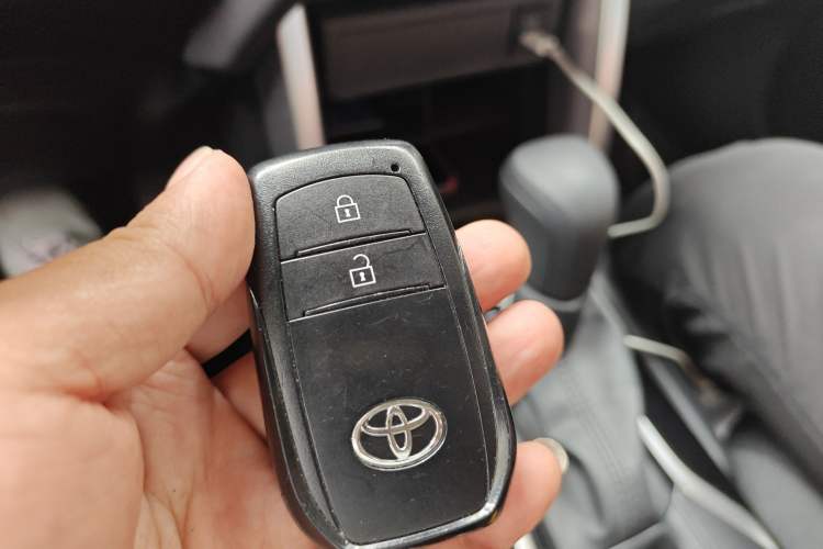 Used Toyota Corolla Cross 2024 2.0L Smart Electric Hybrid Dual-Engine Elite Edition Vehicle Key