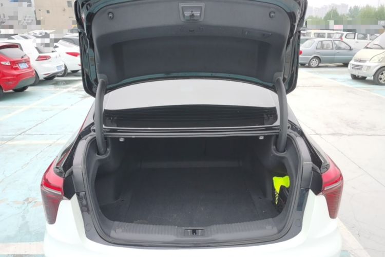 Used Hongqi H5 2023 2.0T Automatic Smart Connect Flagship Edition Trunk