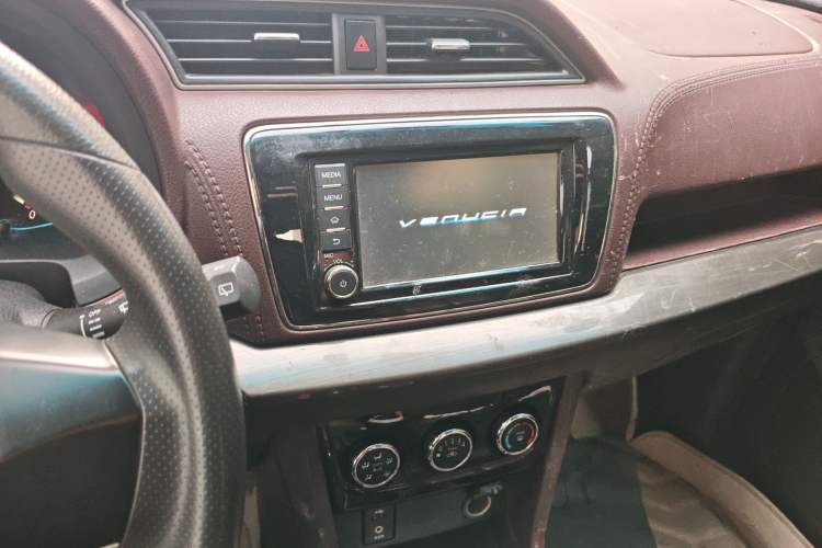 Used Venucia M50V 2017 1.5L XL Manual Comfort Edition Audio And AC Panel