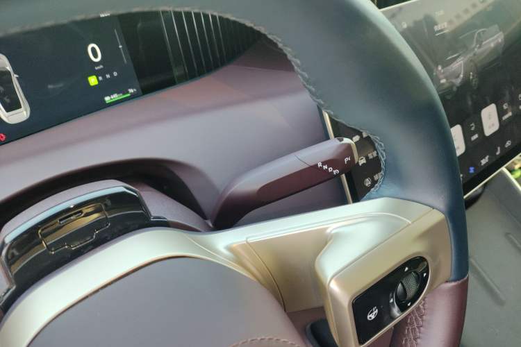 Used Avatr 11 2024 580 Three-Laser Four-Wheel Drive Luxury Edition Gear Lever