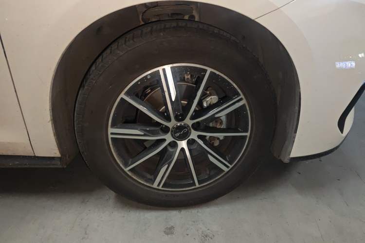 Used BYD Seal 06 New Energy 2024 DM-i 120KM Prestige Model Right Front Wheel Hub