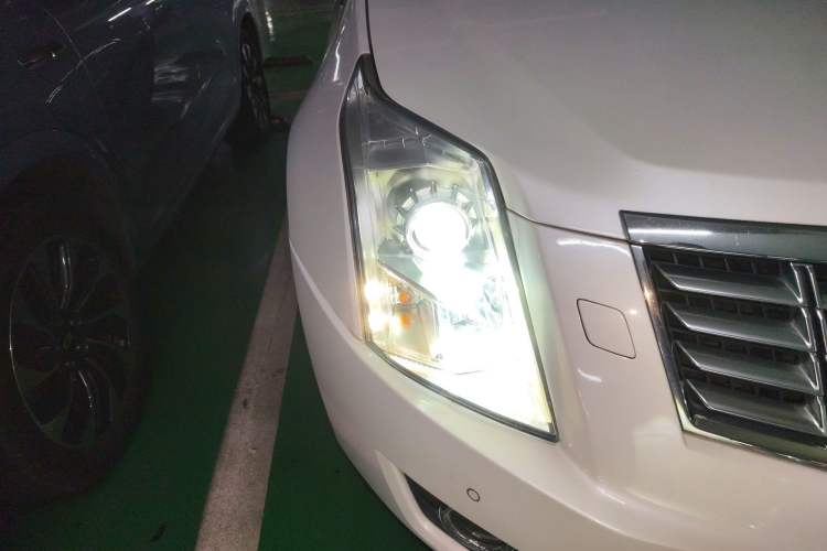 Used Cadillac SRX 2014 3.0L Luxury Model Right Front Headlight