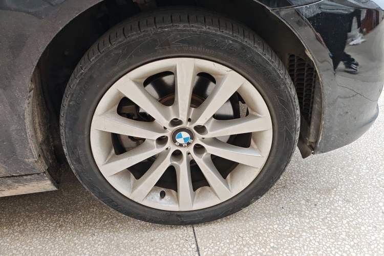 Used BMW 5 Series 2014 528Li Leading Model
