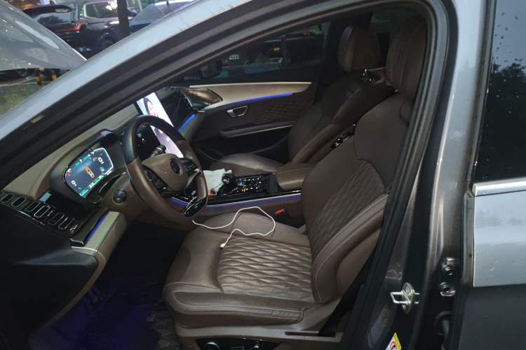 Used BYD Han 2023 EV Champion Edition 715KM Front-Drive Prestige Model
