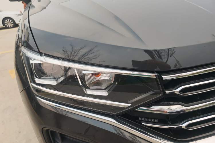 Used Volkswagen Tayron 2020 280TSI Two-Wheel Drive Luxury Connect Edition Right Front Headlight