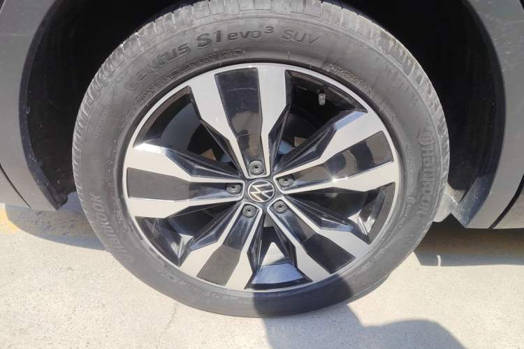Used Volkswagen Tiguan L 2024 330TSI Automatic Two-Wheel Drive R-Line Enhanced Edition Right Rear Wheel Hub