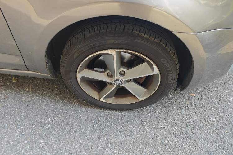 Used Skoda Octavia 2016 1.6L Automatic Chuanxing Edition Right Front Wheel Hub