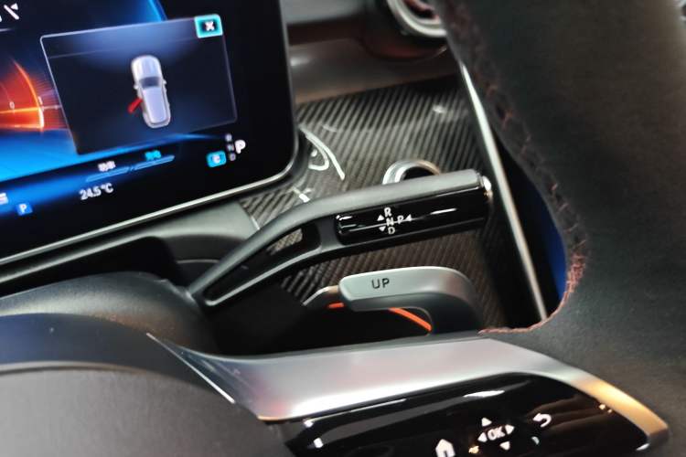 Used Mercedes-Benz C-Class AMG 2023 AMG C 43 4MATIC Estate Special Edition Gear Lever