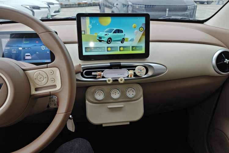 Used Wuling Hongguang MINIEV 2025 Four-Door Version Advanced Edition Audio And AC Panel