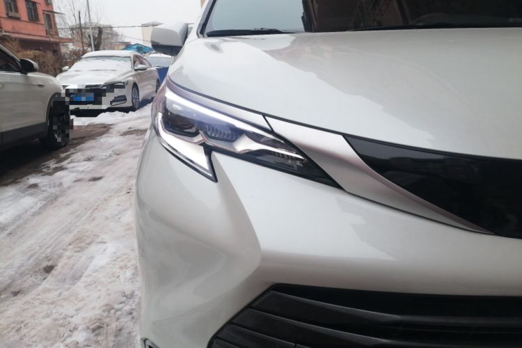 Used Toyota SIENNA 2024 2.5L Hybrid Four-Wheel Drive Prestige Edition Right Front Headlight