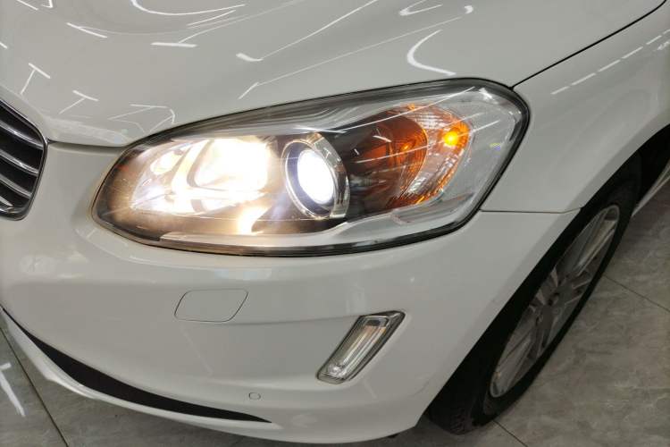 Used Volvo XC60 2015 T5 AWD Zhiyuan Edition Left Front Headlight