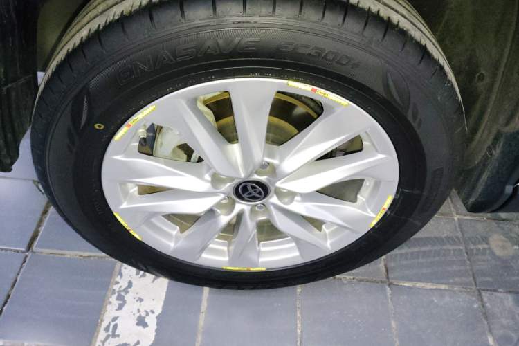 Used Toyota Corolla Cross 2023 2.0L Pioneer Edition Right Rear Wheel Hub