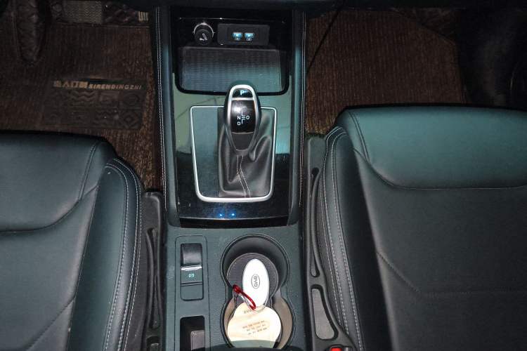 Used BYD Song 2020 Classic Edition 1.5T Automatic Elite Model Gear Lever