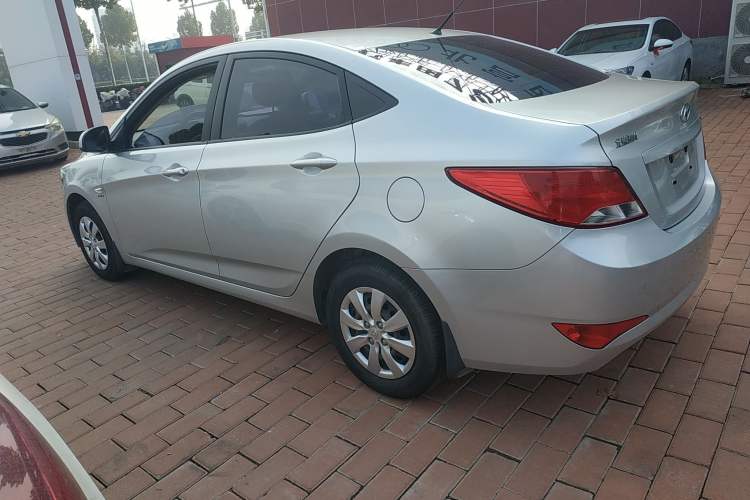 Used Hyundai Verna (older generation) 2014 1.4L Manual Smart GLS Trim