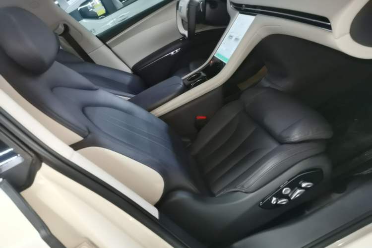 Used IM LS7 2023 90 kWh Elite Rear-Drive Version

