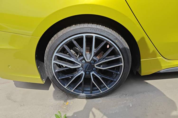 Used Lynk & Co 03 2019 03+ 2.0TD Automatic Wind-Chasing Edition Right Rear Wheel Hub